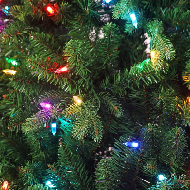 2 m vorbeleuchteter künstlicher Weihnachtsbaum, aktiviert durch Alexa